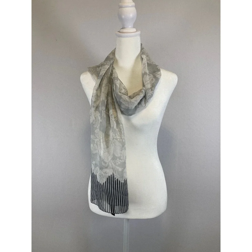 Elegant‎ Floral Damask Made in Italy Womens OS Grey White Striped Border Scarf